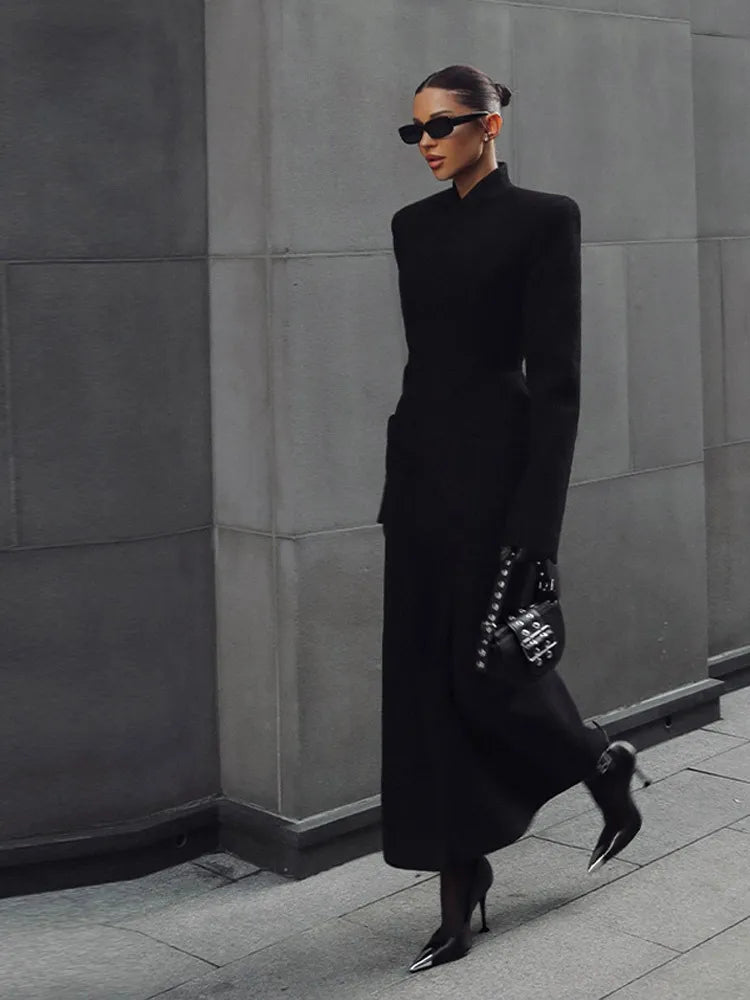 Manteau long en laine à épaulettes et taille cintrée pour femme