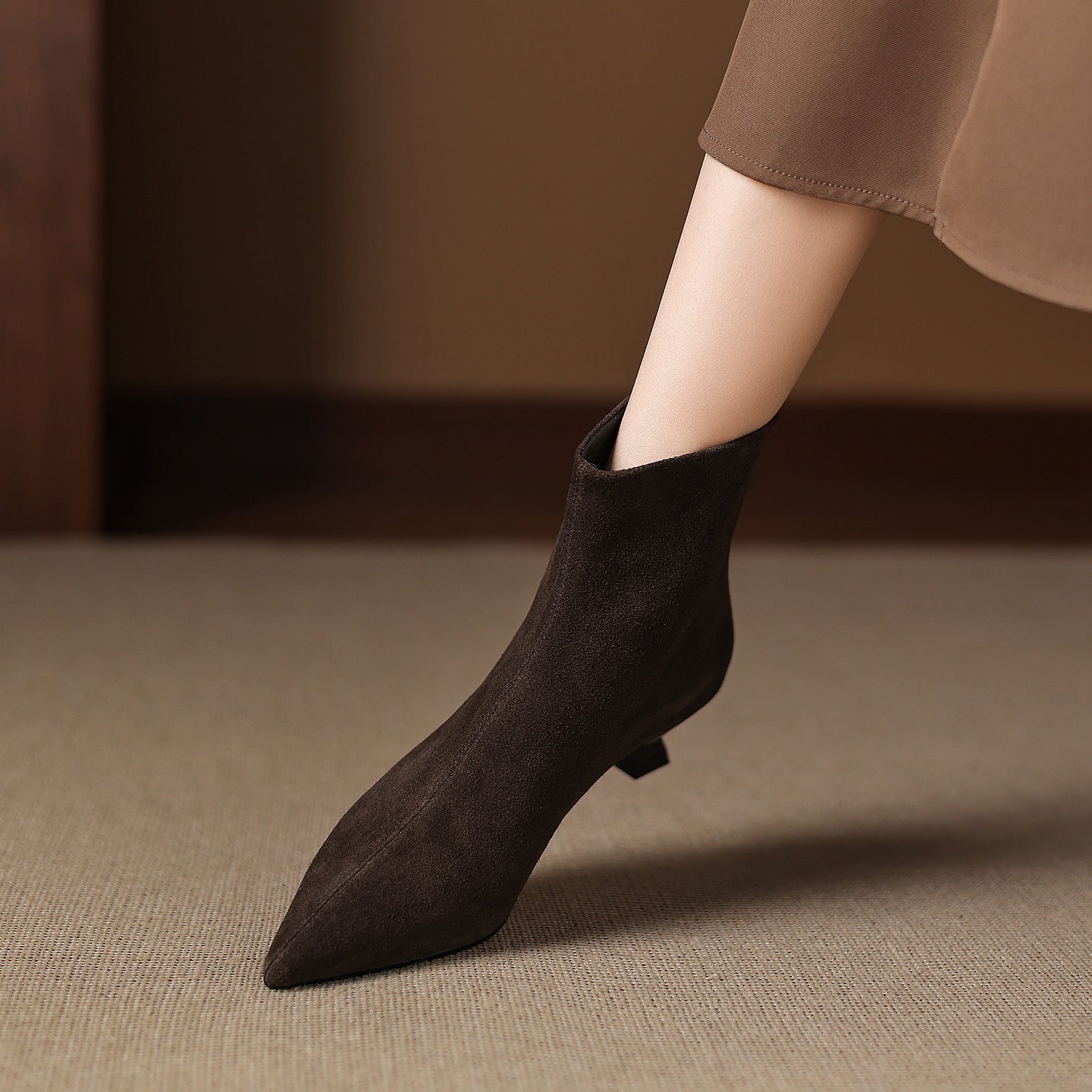 Bottines à bout pointu en daim de vachette pour femmes