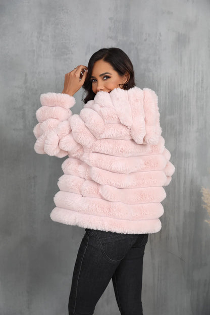 Veste courte à capuche rayée en imitation fourrure pour femme