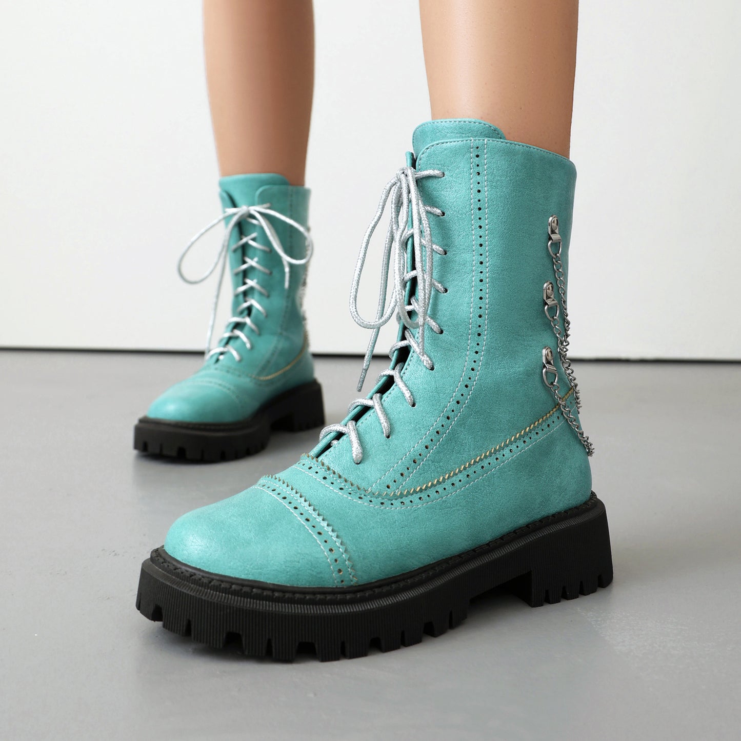 Bottines Rock & Chic à Chaînes – L'Élégance Rebelle au Quotidien