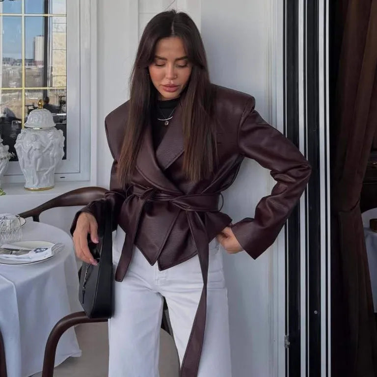 Veste Blazer en Simili Cuir Structurée avec Ceinture  Élégance Moderne