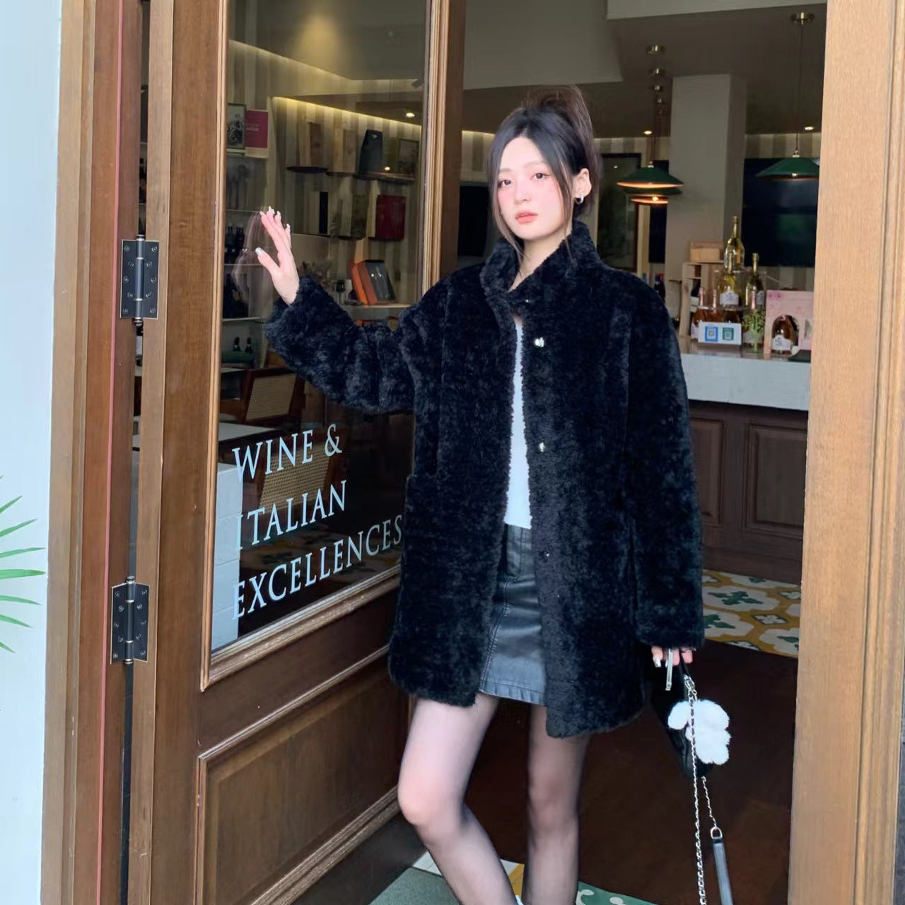 Manteau Long Cocooning en Fausse Fourrure - Élégance et Chaleur Hivernale