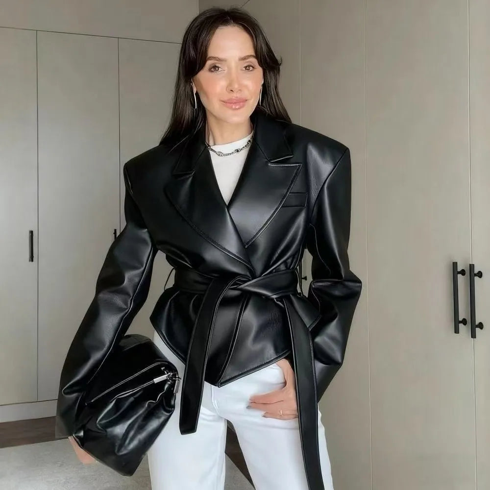 Veste Blazer en Simili Cuir Structurée avec Ceinture  Élégance Moderne