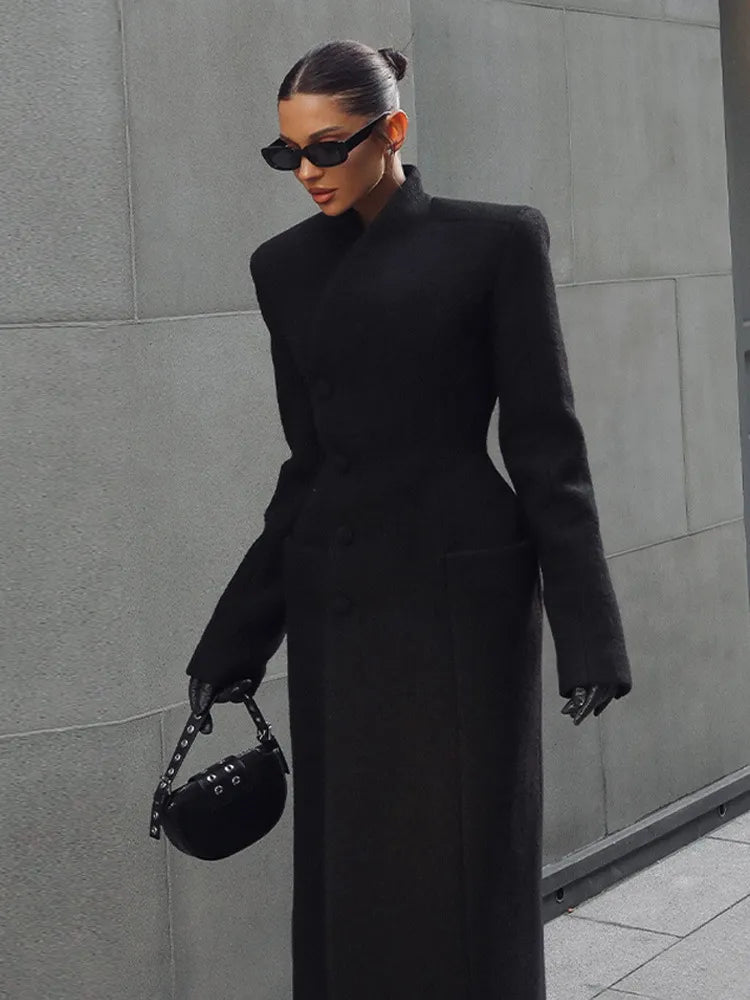 Manteau long en laine à épaulettes et taille cintrée pour femme