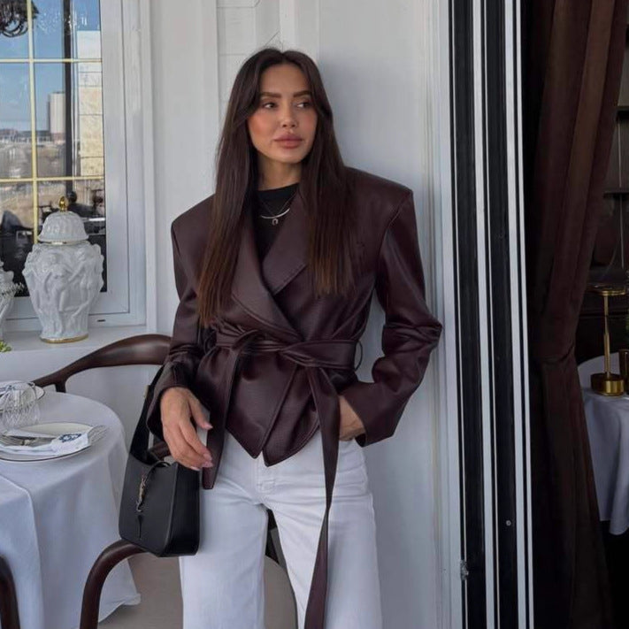 Veste Blazer en Simili Cuir Structurée avec Ceinture  Élégance Moderne