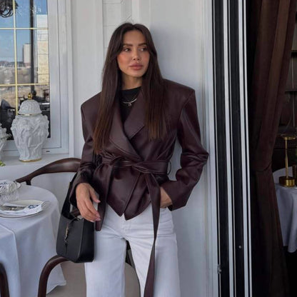 Veste Blazer en Simili Cuir Structurée avec Ceinture  Élégance Moderne