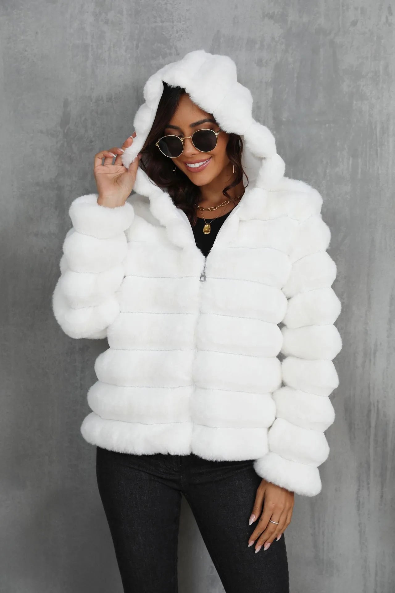 Veste courte à capuche rayée en imitation fourrure pour femme