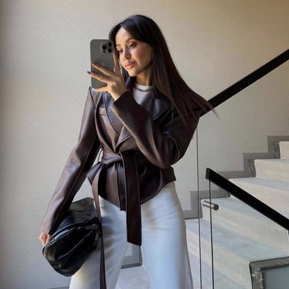 Veste Blazer en Simili Cuir Structurée avec Ceinture  Élégance Moderne