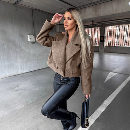 Veste Courte Élégante en Laine Bouclée - Coupe Structurée & Style Chic