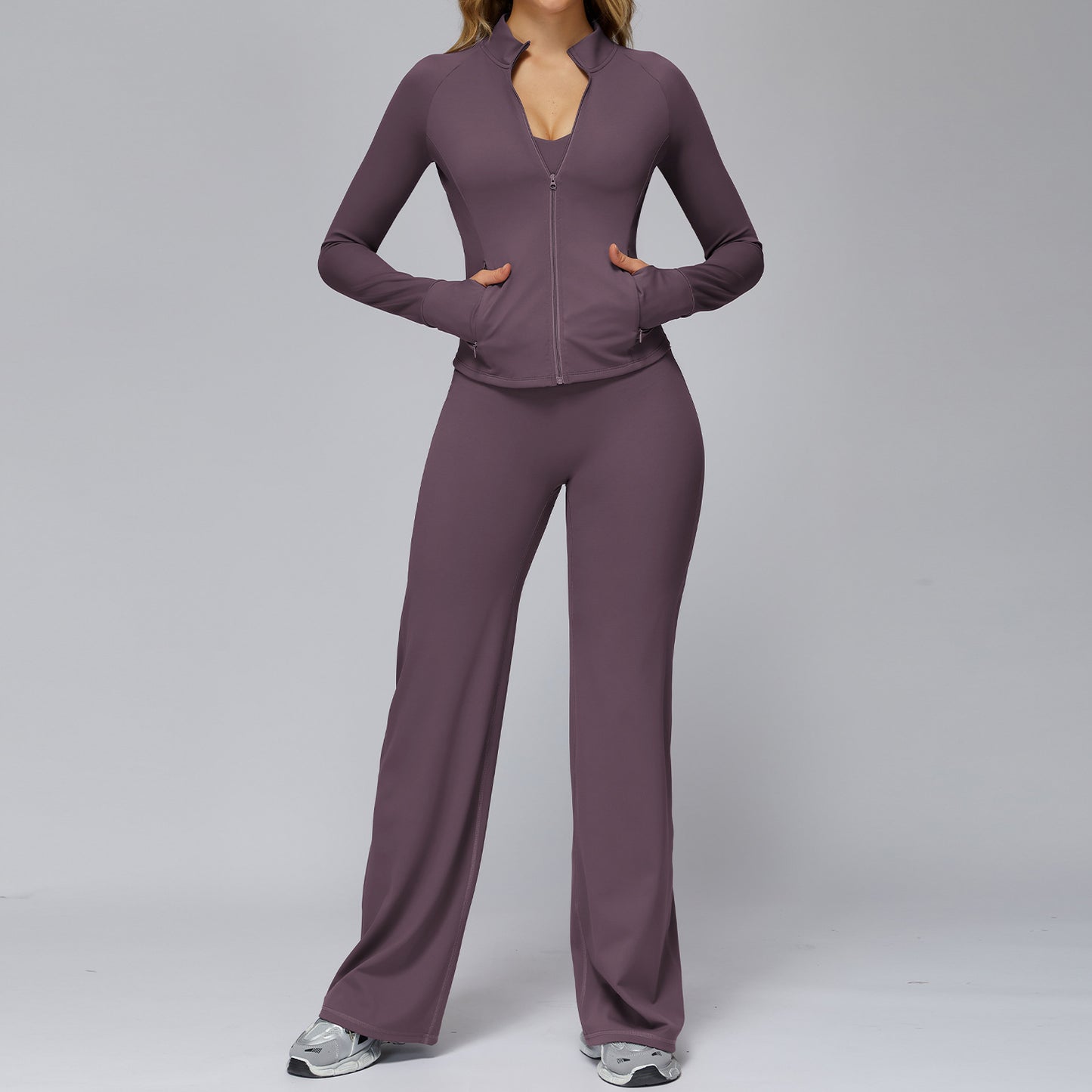 Veste de sport cintrée avec passe-pouces

Ensemble fitness sculptant bleu marine

Pantalon de yoga évasé taille haute

Vêtements d'entraînement respirants pour femme