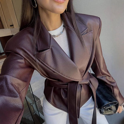 Veste Blazer en Simili Cuir Structurée avec Ceinture  Élégance Moderne